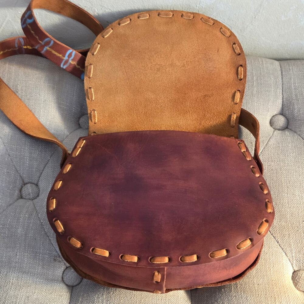 VTG 70s Hand Tooled Painted 100% Leather Saddle Bag Shoulder Purse Boho Hippie - Picture 9 of 14